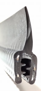 Uszczelka krawędziowa zbrojona z płetwą górną 2 cm T-45 na krawędź 1-3 mm